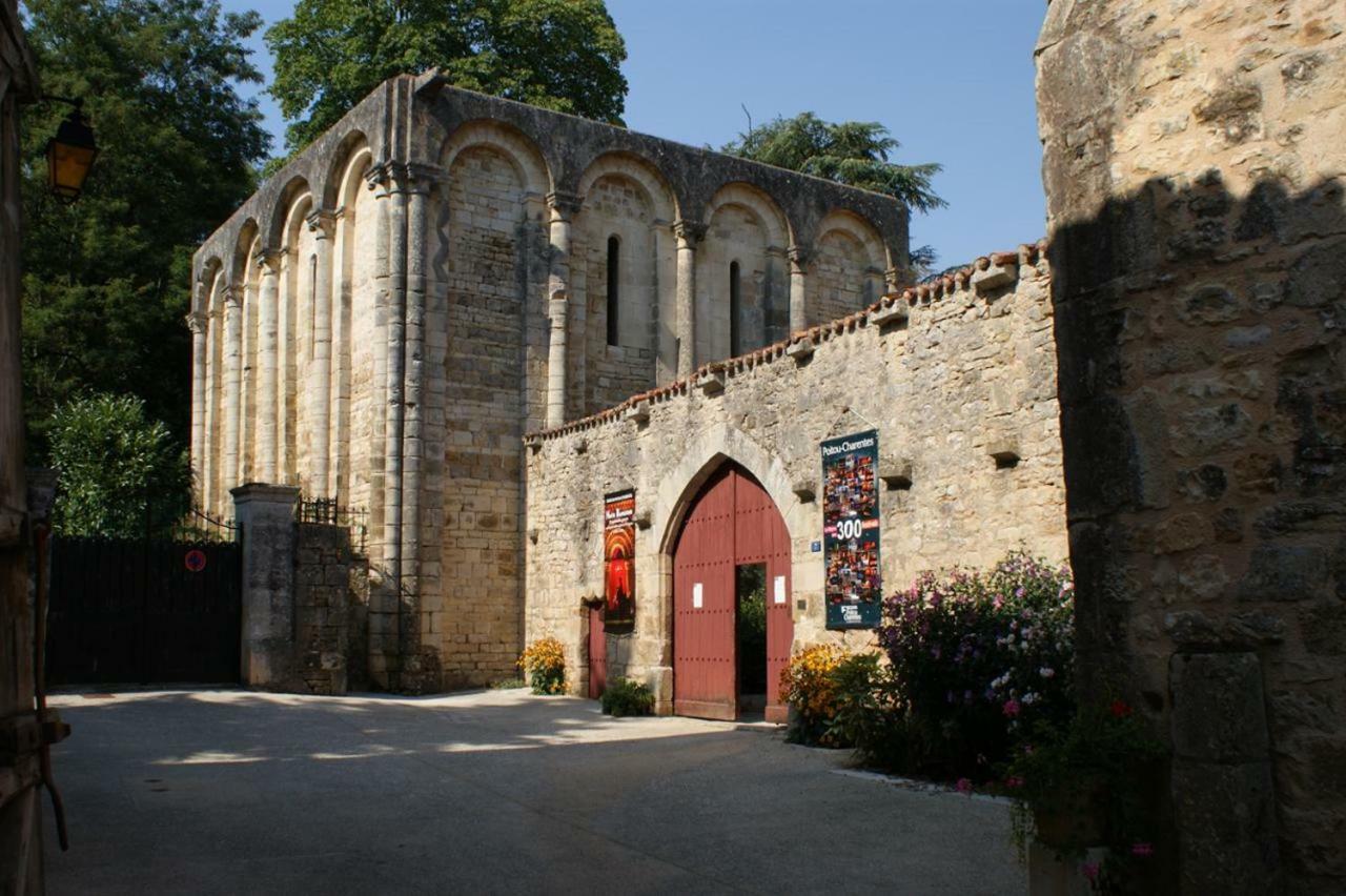 Nanteuil-en-Vallée La Vieille Maison Rose B&B 외부 사진