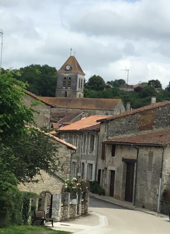 Nanteuil-en-Vallée La Vieille Maison Rose B&B 외부 사진